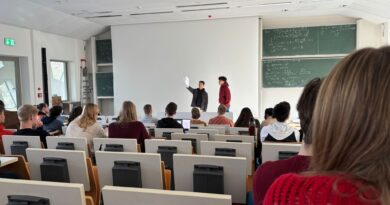 Einblick in die Welt der Mathematik: Die Mathe-Leistungskurse besuchen die Universität zu Köln